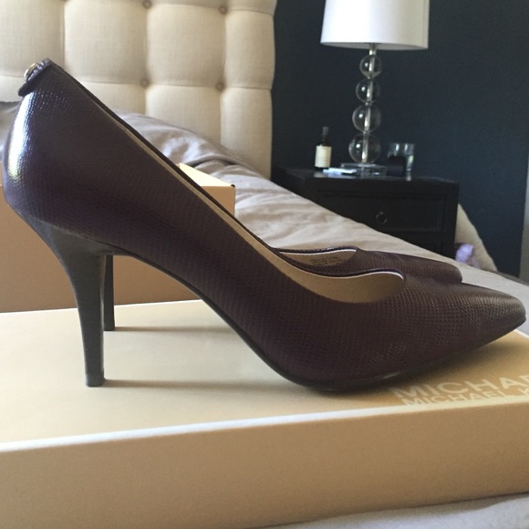 Michael Kors Purple Embossed Leather Pumps - Picture 1 of 4